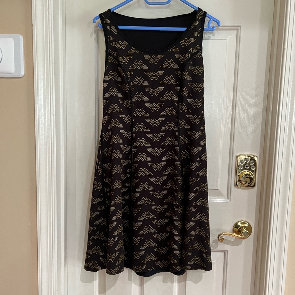 Wonder Woman reversible dress. - Picture 5 of 7